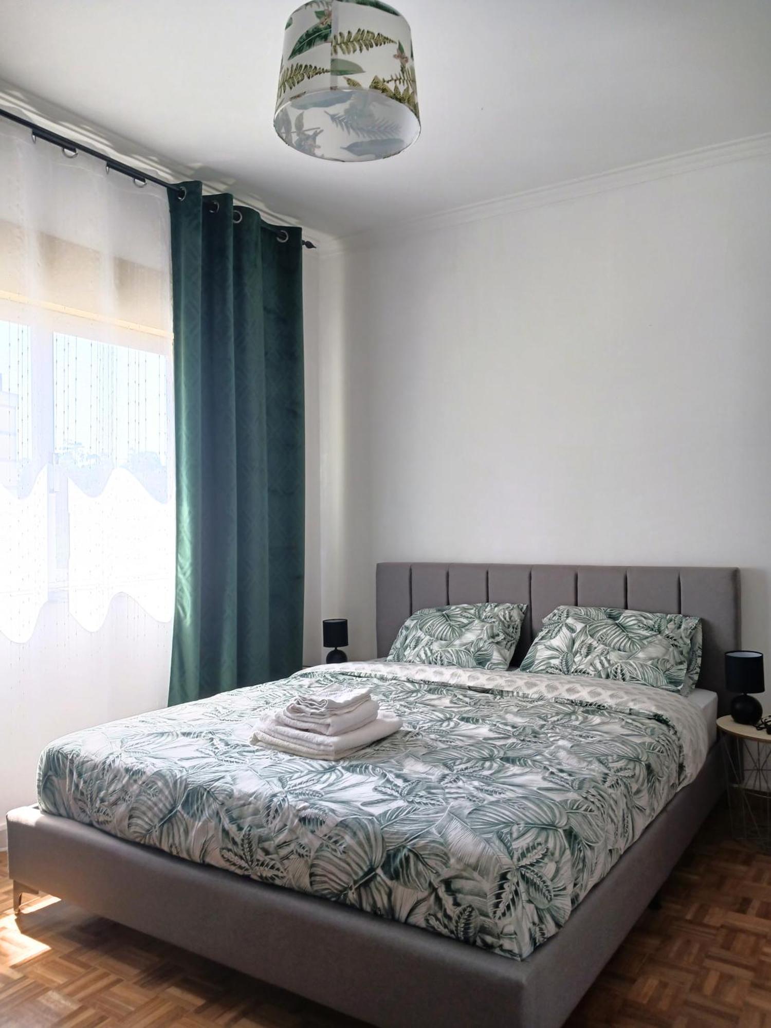 Rooms 10 Mins Walk From Train Station! Agualva-Cacem 外观 照片